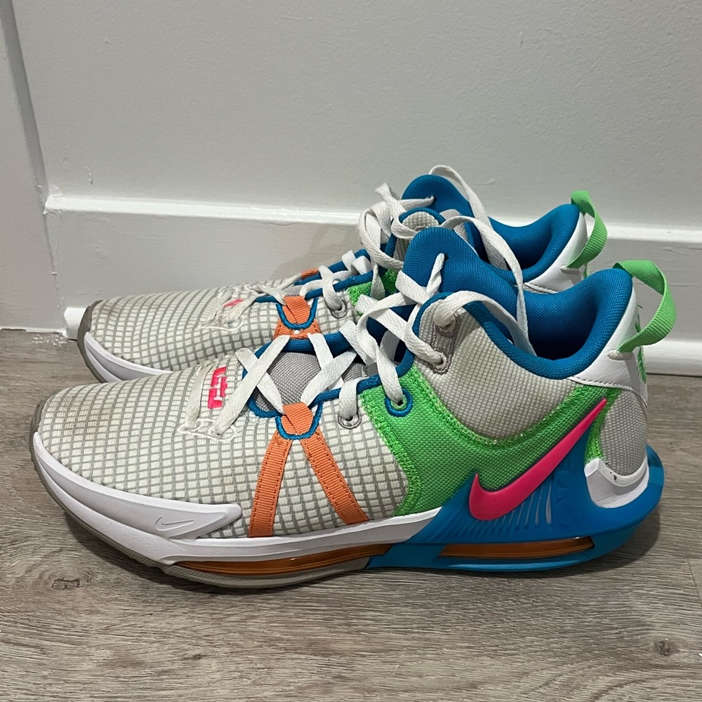 Nike LeBron witness 7 size 11 men’s
